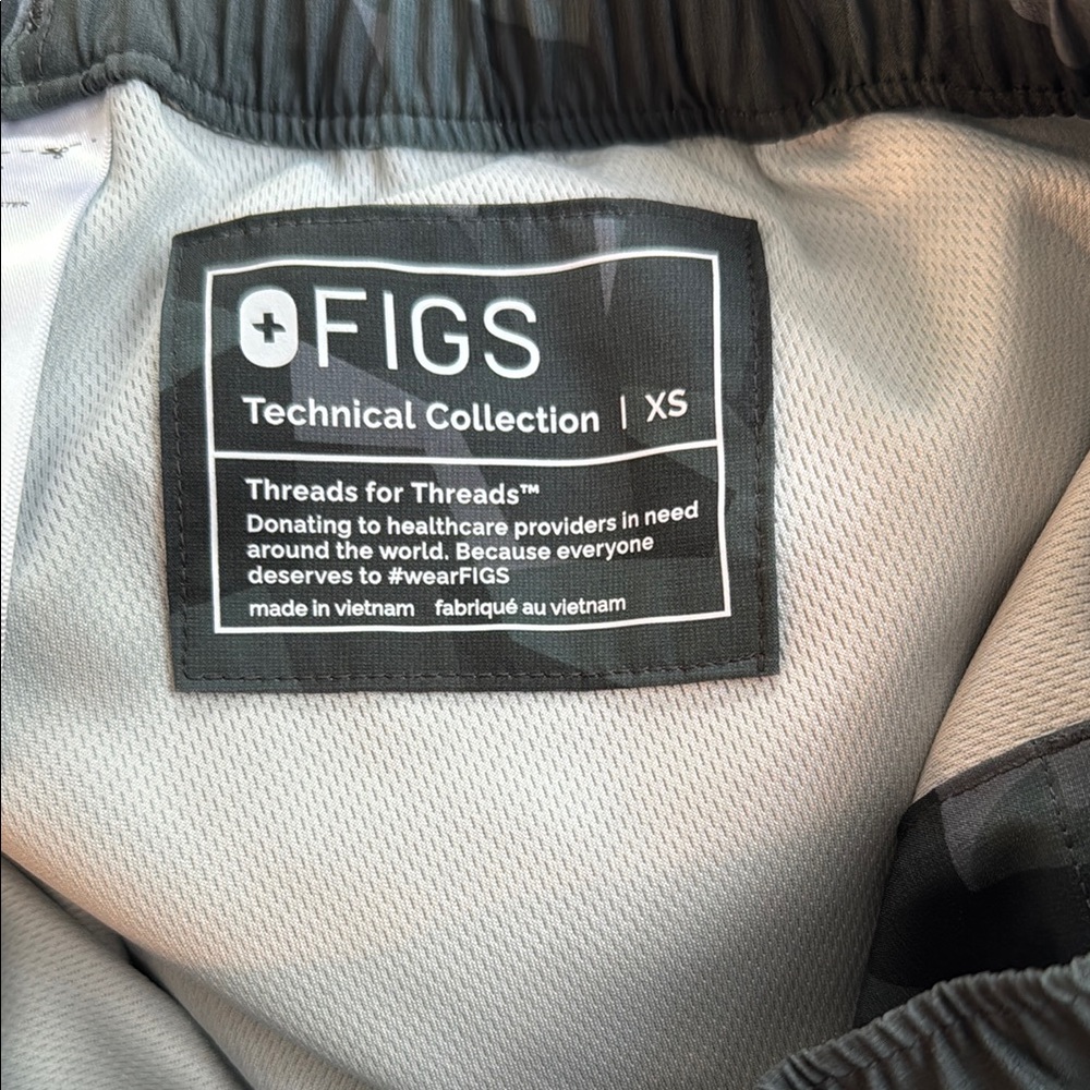 Figs XS Technical Collection Scrub Bottoms in Gray Multi Cam